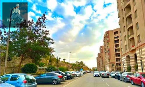 شقة للبيع في أرقى كومباوندات زهراء المعادي مساحة عملية و موقع حيوي خصوصية و أمان و هدوء