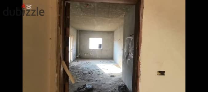 Apartment for sale in Al-Andalus 1; semi-finished, ready for immediate handover. Located on a typical floor (elevator available); 175 sqm. View: Squar