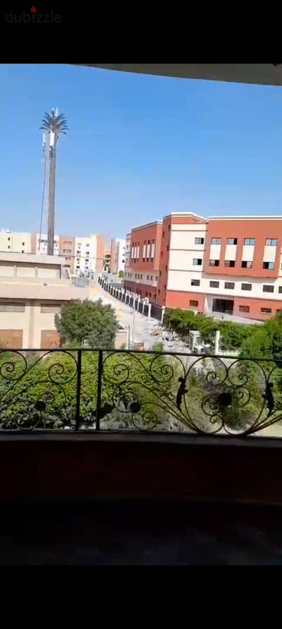 شقة فاخرة للإيجار بقلب حي جنوب الأكاديمية (منطقة ب) بالتجمع الخامس، بجوار الجامعة الكندية CIC ومول كايرو فيستيفال سيتي SFC والقاهرة الجديدة للغات وعلى بعد دقائق من شارع التسعين الشمالي!