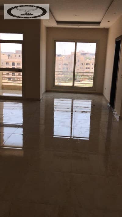 شقة للايجار سكني او اداري  بالمطبخ  التجمع الخامس  اسكان الجامعه الامريكيه بالقرب من بوينت ٩٠ والجامعه الامريكيه ڤيو جاردن تشطيب سوبر لوكس