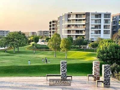 شقه vip تريبل فيو في اميز مرحله في تاج سيتي امام مطار القاهرة دقايق من hyde park . mivida . Mountain View iCity New Cairo . Eastown