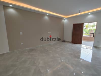 Ground floor with a private entrance in the third neighborhood east becomes residential or administrative