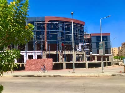 Commercial shop for sale, first floor directly on the main road, discount of 10% for a limited time, 20% down payment and convenient installments over 7 years with the smallest monthly installment.