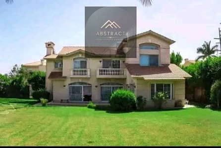 Palace for sale, immediate delivery, VIP, 5 floors in the heart of New Cairo next to G. U. C, with the best layout and prime location.