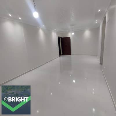 Super-deluxe finished apartment for rent – fully north-facing and unoverlooked – 1st-time occupancy – elevator-equipped – located in front of Gate 3 Super-deluxe finished apartment for rent – fully north-facing and unoverlooked – 1st-time occupancy – elevator-equipped – located in front of Gate 3