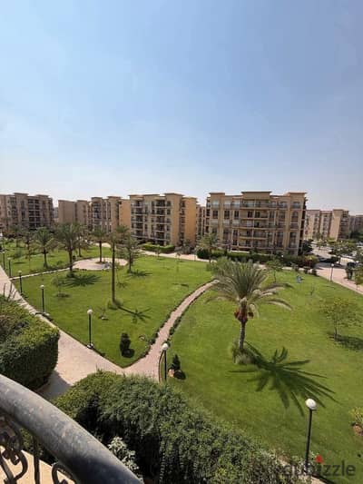 فرصه للبيع اكبر مساحة بمدينة الرحاب 300م دور متكرر بجوار السوق الشرقي