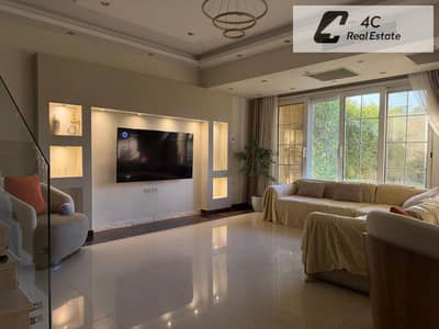 Luxury standalone villa for resale at a lower price, located in Hyde Park, Fifth Settlement, with a distinctive layout, open view, and greenery. Ready