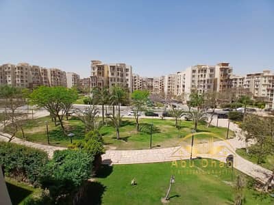 شقة 175 م للبيع بمدينتى B1 دقيقة من الخدمات ومترو ماركت والمركز الطبى ودقايق لمجمع البنوك والمدرسة البريطانية ومستشفى مدينتى الجديدة