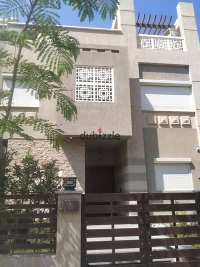 فيلا فاخرة للإيجار في بالم هيلز | 4 غرف + حديقة 100م | تشطيب الترا لوكس palm hills