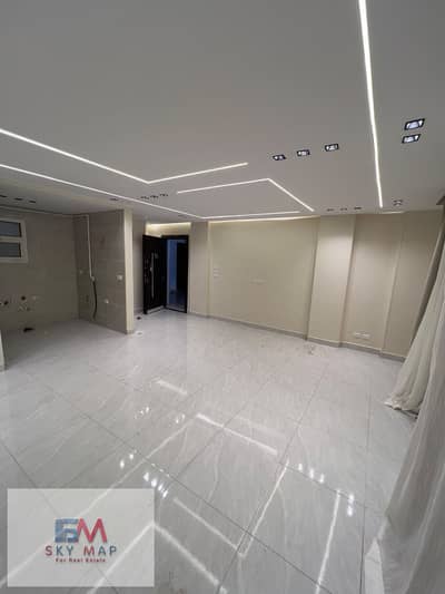 For rent in the first phase of Madinaty (New Law contract): An 89-square-meter residential apartment in Zone B6, featuring "Ultra Super Lux" finishing
