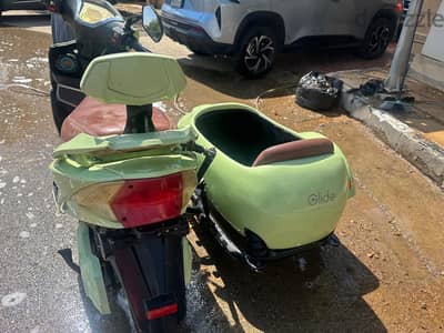Electric scooter glide