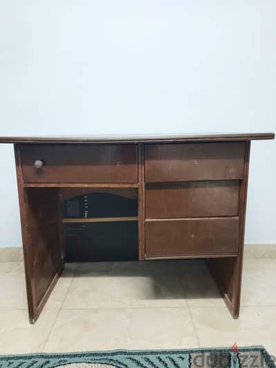 مكتب دراسة بأربع أدراج