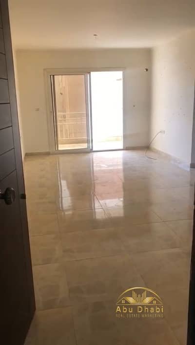 96 sqm apartment for sale in Madinaty (B7); corner unit with a parking view.