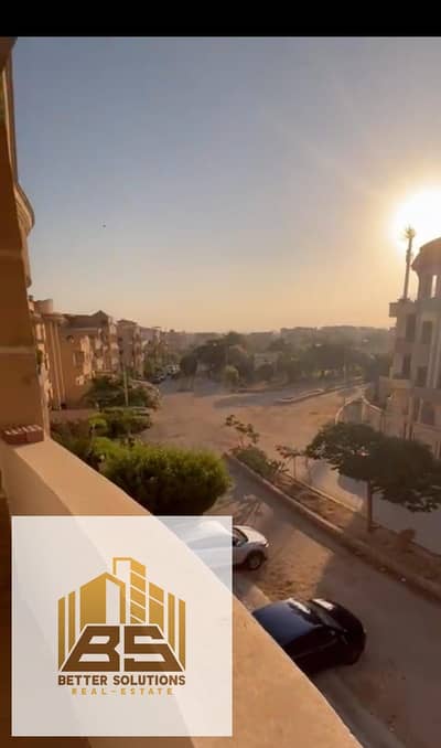 شقة مميزة للبيع بمدينة العبور في الحي الخامس تاني نمره من شارع سميره موسي الرئيسي
