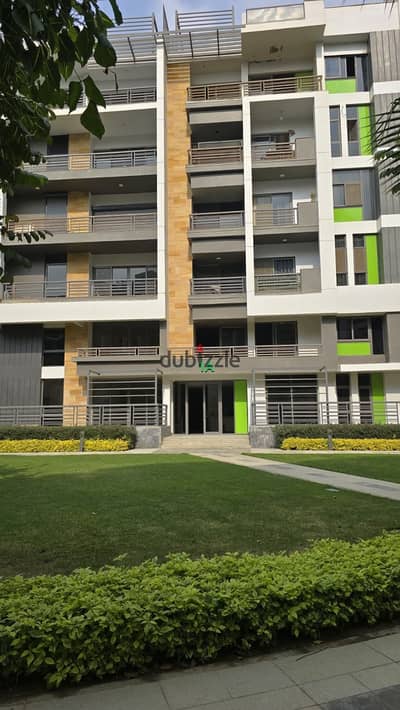 Apartment with garden at the lowest price in Fifth Settlement in The Icon compound, next to Hyde Park and 3 minutes from the American University.