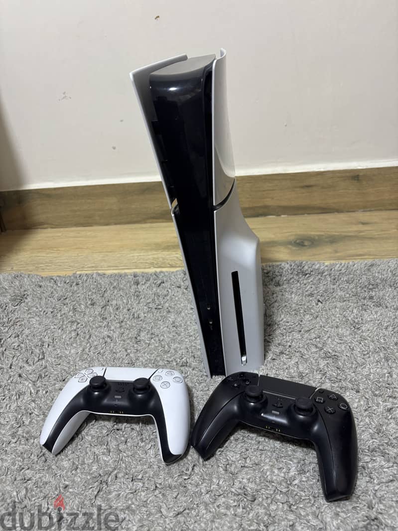 Ps5 slim with 2 controllers 2