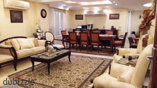شقه كبيره  مميزه للبيع في كومبوند حديق المهندسين الشيخ ذايد