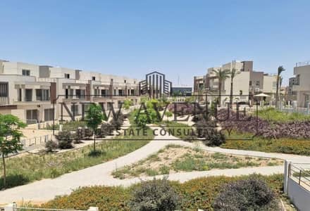 أقل سعر فى السوق فاملي هاوس ب روف كبير للبيع في بالم هيلز نيو كايرو  Palm Hills New Cairo جاهز للسكن و الاستلام الفورى