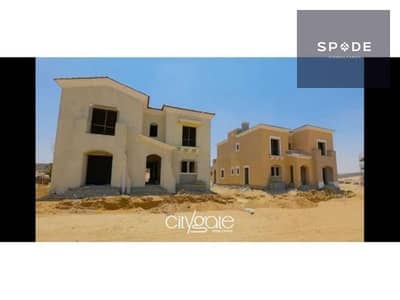 ستاند ألون واسع ومميز | سيتي جيت | أرض 550م | مباني 363م | .