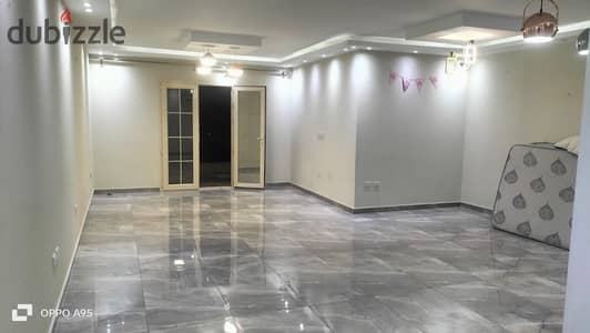  **شقة للإيجار في القاهرة الجديدة – التجمع الخامس | الحي الخامس عمارات**   **الموقع:** الحي الخامس عمارات  **الدور:** الرابع – يوجد أسانسير  *