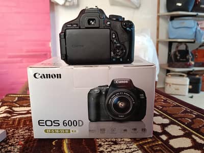 Canon EOS 600D - وبحالة ممتازة