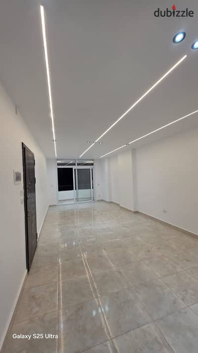 For rent administrative or residential on the Nile Corniche, Al-Maadi, Tora, next to Carrefour, apartment law new finishing super lux consists of two bedrooms, a reception, a bathroom, and a kitchen first floor above ground