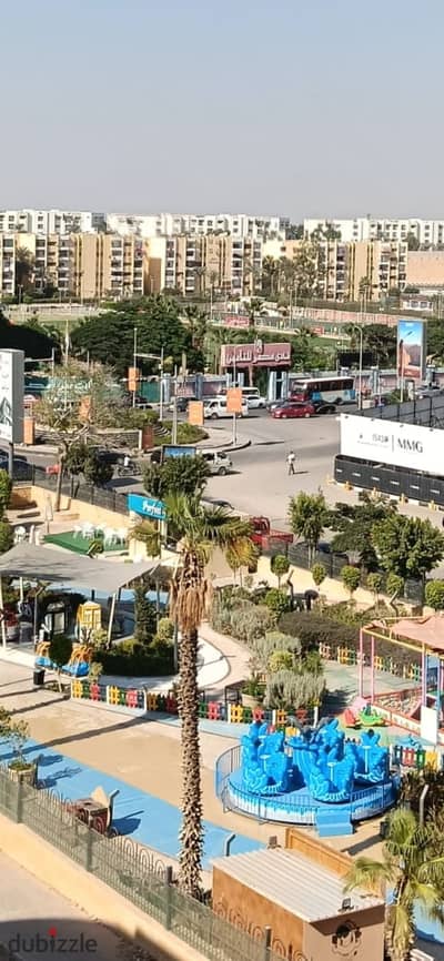 شقة لقطة للبيع في الهضبة العليا. المقطم. . شارع مسجد بلال. خطوات من شارع 9 الرئيسي
