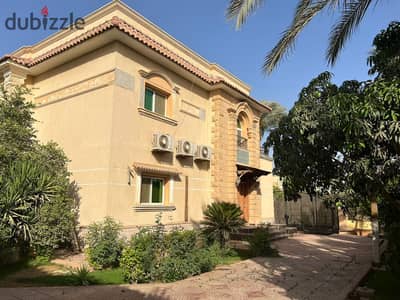 فيلا 700 متر متشطبة بالكامل للبيع فى كومباوند بيفرلى هيلز الشيخ زايد بالقرب من جميع امحاور الرئيسية