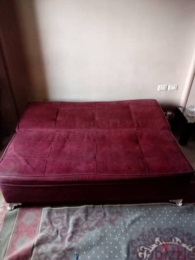 2. كنبة سرير