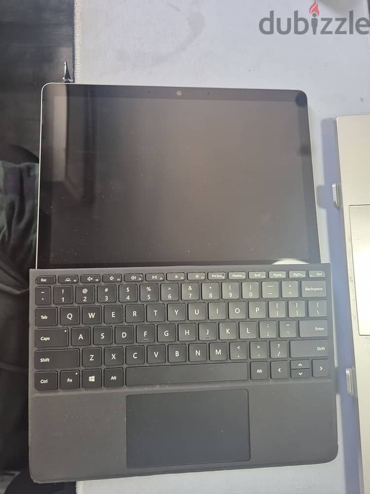 Microsoft Surface Go 2 with stylus 4