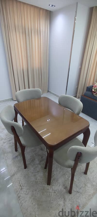 سفره للبيع ٤ كراسي زان