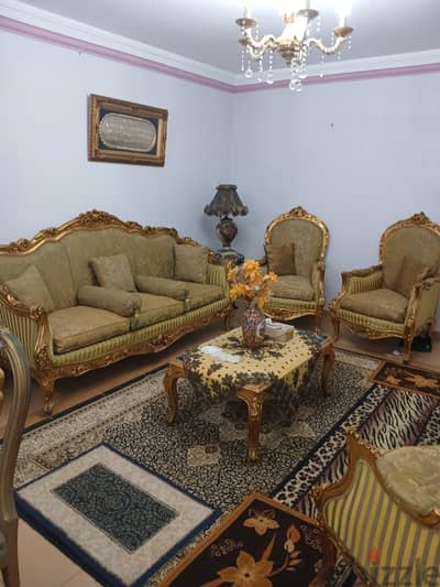 غرفة سفرة مكونة منبوفية ونيش وسفرة 8كراسي كلاسيك كالجديدة ونادرة