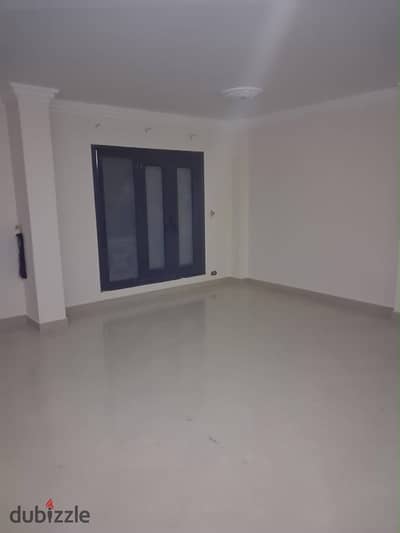 Ground floor apartment with garden for sale in Sheikh Zayed