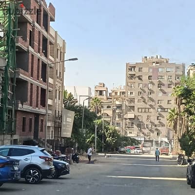 شقة تحفة للبيع 220م في الهضبة العليا شارع مسجد بلال. . بالمقطم . و. تري شارع 9 الرئيسي