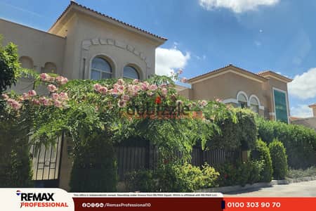 Open view of the golf course standalone villa for sale in Alex West