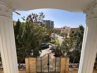 A complete villa for sale in Al-Yasmeen Compound, divided into super luxurious finishing apartments