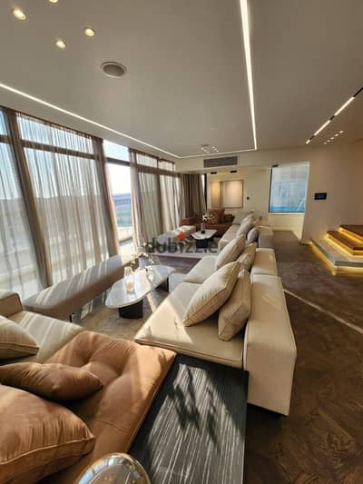 Distinct Villa in Sky Line – Private Garden and Pool with Immediate Delivery