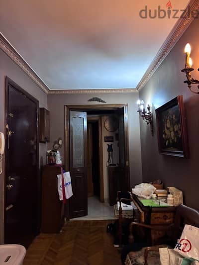 One Floor Appartment