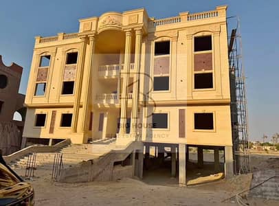  Apartment for Sale – Immediate Delivery   Golf Compound, Obour City  Prime location in the compound, located near: • Obour Axis • Carrefour Obour • Cairo–Ismailia Road   Situated in the best phase inside Golf Compound  Immediate delivery