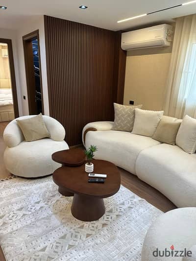 Apartment for sale, modern building steps from Revolution Square and the Hero