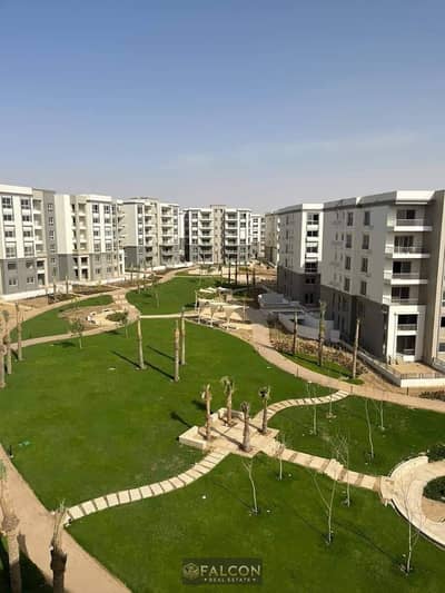 بفيو park شقه مميزة للبيع بالتقسيط علي 10 سنين هايد بارك دقائق من ميفيدا و بالم هيلز و فيفث سكوير و فيليت و ماونتن فيو