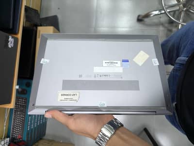 لابتوب Intel Core i7 جيل عاشر، رام 8 جيجا، SSD NVMe 256 جيجا