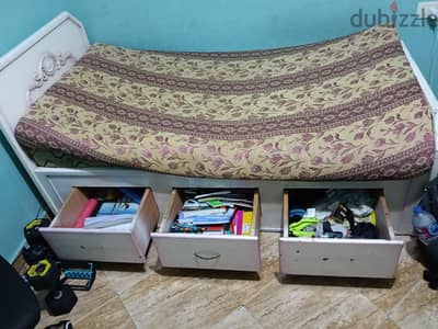 سريرين   فردى عموله خشب تقيل بالملل