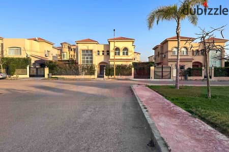 فيلا Twin House للبيع 336م أرض + 226م مباني كومباوند أليكس ويست