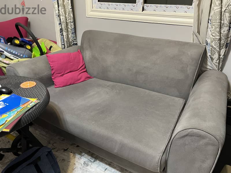 2 sofas / 1 chair 1