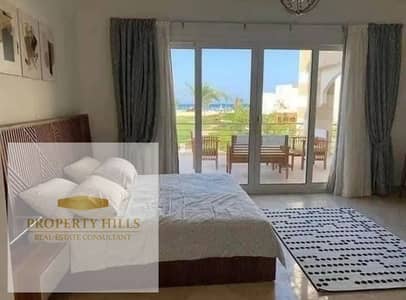 Urgent Sale: Villa at the lowest price on the market, with a direct sea view, by La Vista.