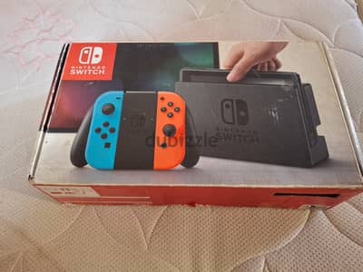 للبيع جهاز Nintendo Switch V1 استعمال خفيف جدا