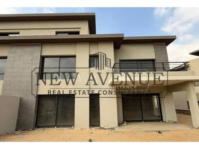 توين هاوس بإطلالة خلابة للبيع في مشروع سوان ليك ريزيدنس سكارليت swan lake residence scarlet من تطوير حسن علام للتطوير العقاري