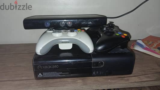 xbox 360 استعمال شهر و معاه دراعين بشاحنهم و معاه الكاميرا و 40 لعبه