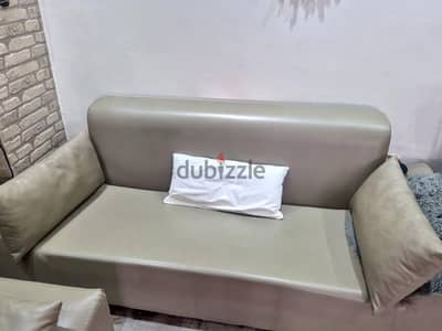 طقم انتريه جلد مستورد بحاله ممتازه